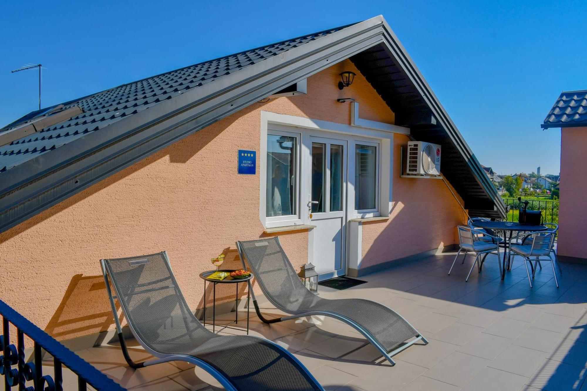 Studio Apartment Oaza Sisak Exterior photo